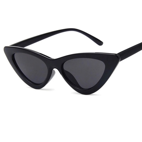 Blogger Fav | Retro Chic Black Cat Eye Sunglasses - Picture 6 of 6